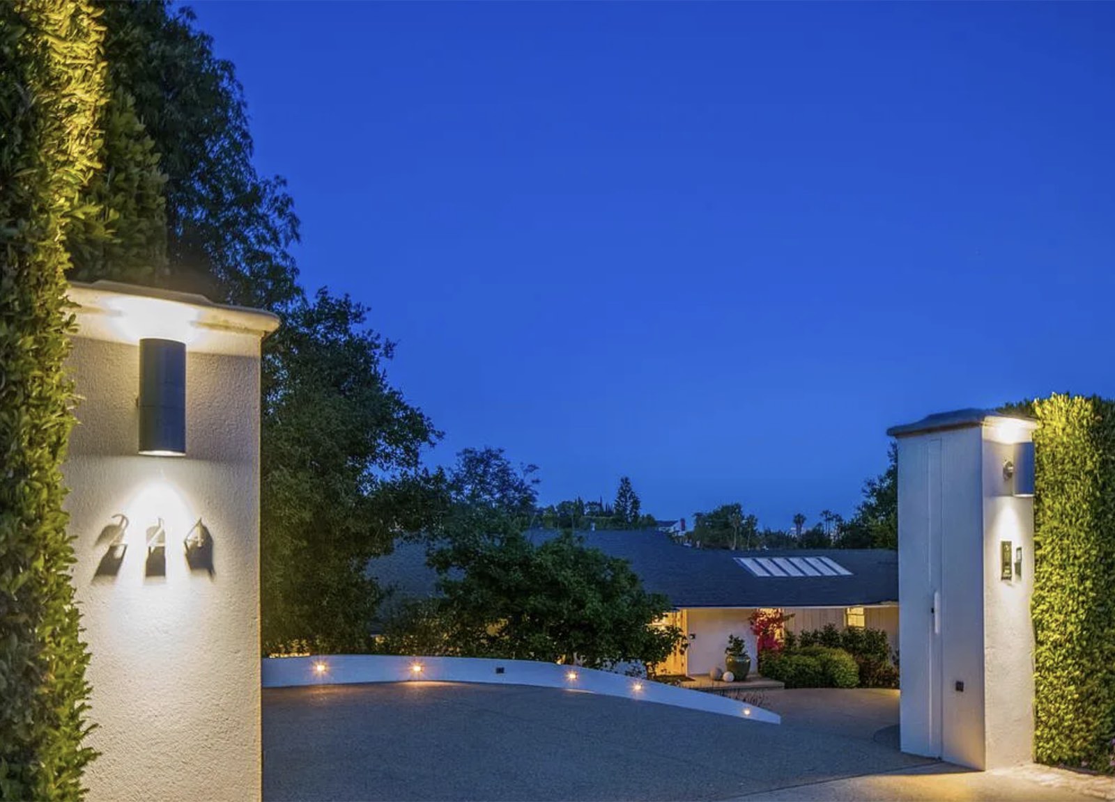 224 Glenroy Place &mdash; view 1