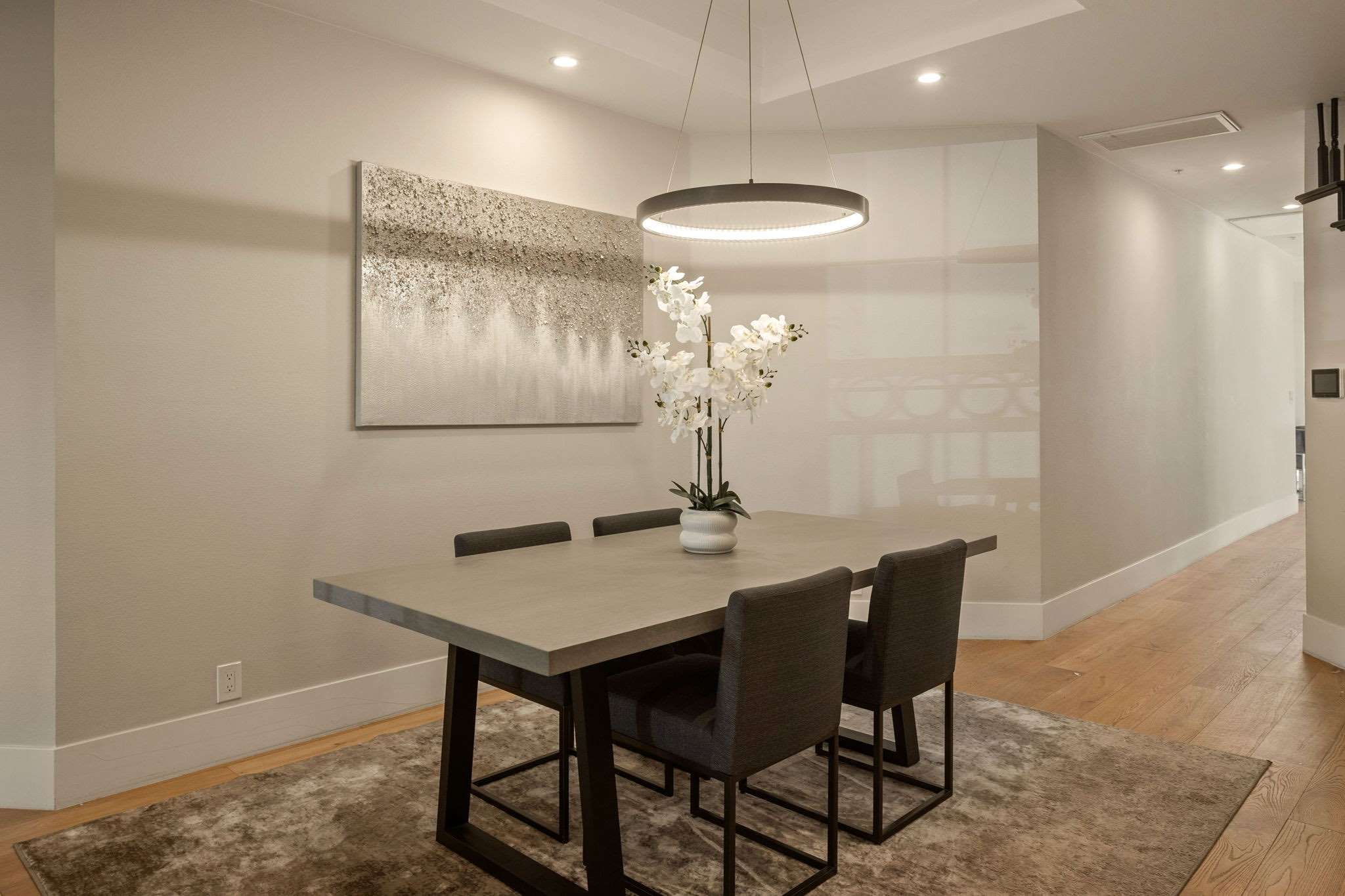 241 S Lasky Drive &mdash; dining area