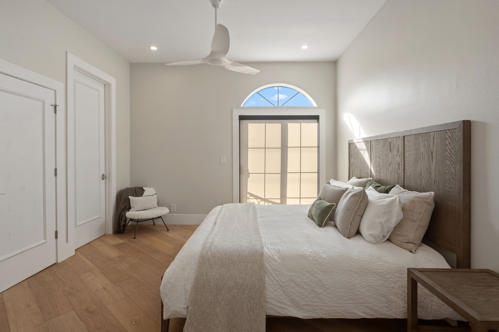 241 S Lasky Drive &mdash; second bedroom with arched window